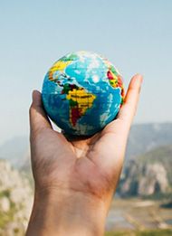 How Students Can Travel While in College