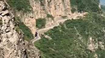 Huahu Cliff tunnel road