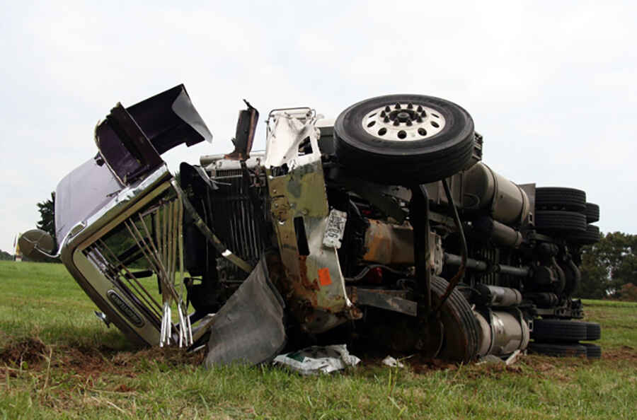 6 Pieces of Evidence You Need to Collect in a Semi-Truck Accident Case