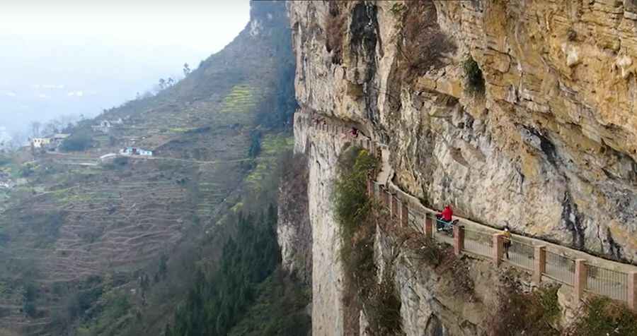 Chishui Cliff road
