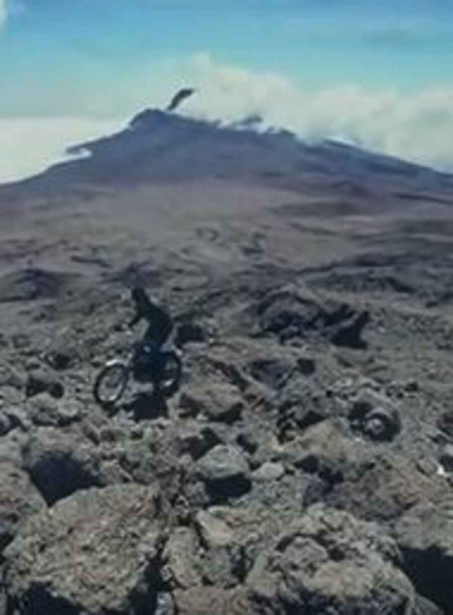 Mount Kilimanjaro: an altitude record by motorcycle in Africa
