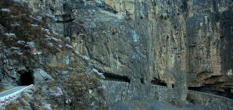 Xiya Valley Hanging Tunnel