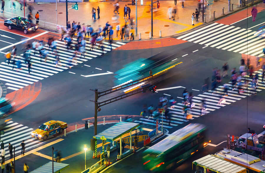 How to Stay Safe When Navigating an Intersection as a Motorist