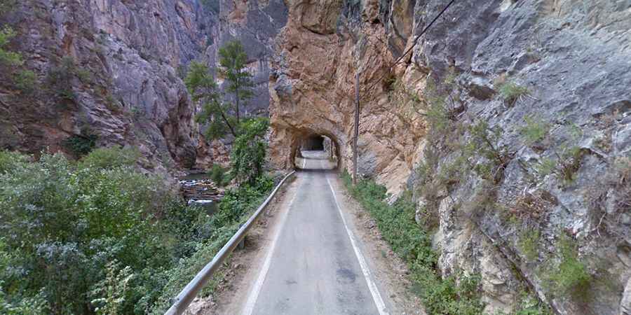 Pitarque canyon road