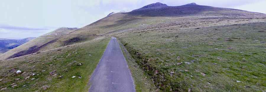 Col d'Arnostéguy: a mule track to the summit
