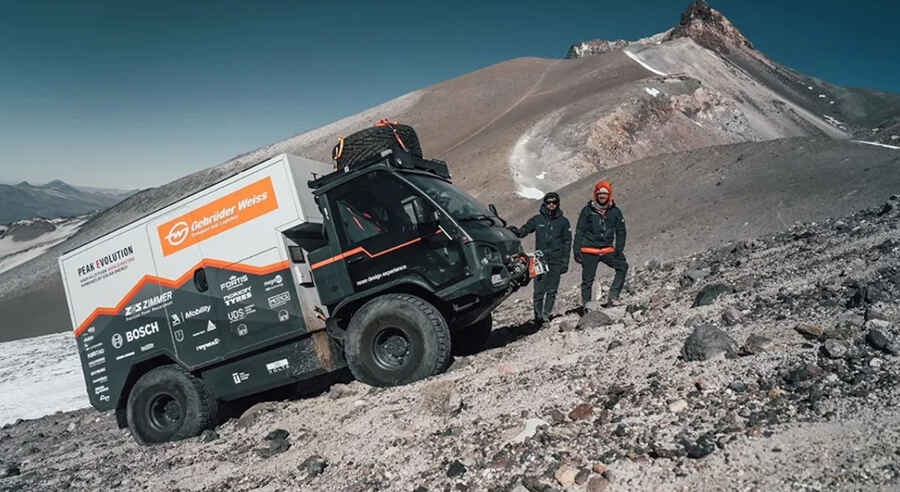 A truck powered by solar energy sets altitude record: it has climbed a volcano in Chile