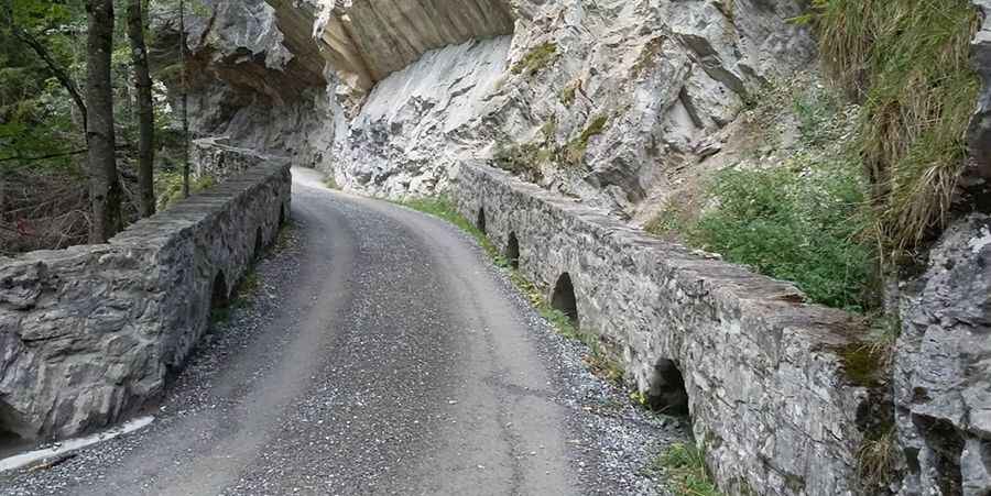 Chluse Gorge road