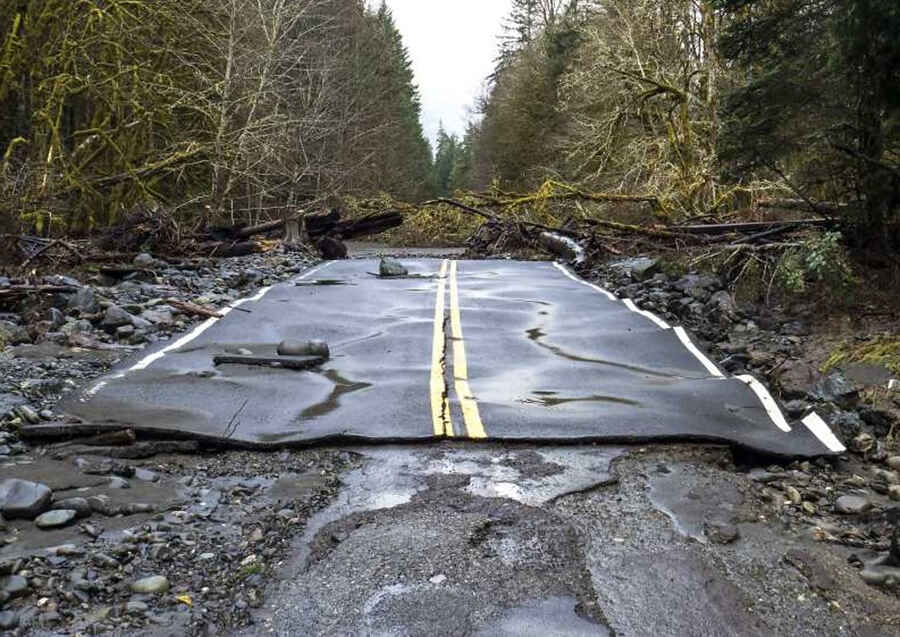 Driving the 8 most challenging roads of the Olympic National Park