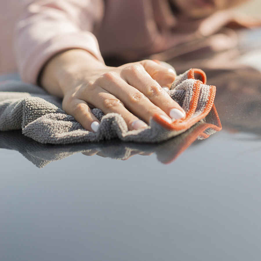 Stubborn stains on the paint – how to remove them?