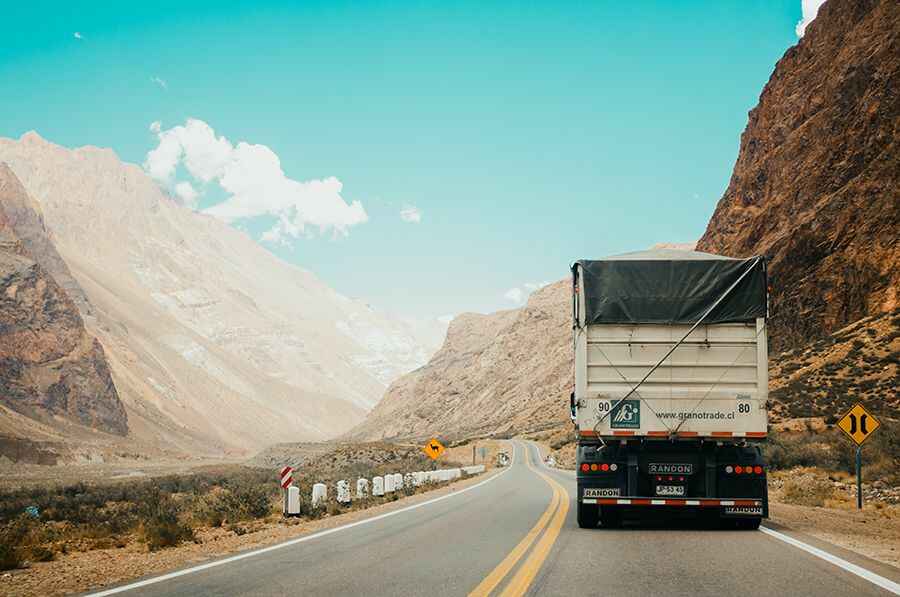How To Stay Safe When Driving A Truck On A Dangerous Road