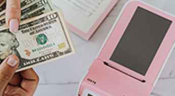 How to Manage Student Debt While Living Life on the Road