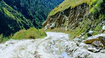 The Jeep Road to Salleri is How You Reach Everest Without Flying