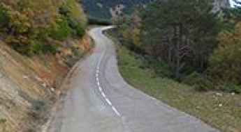 Road to Sobrón Alto