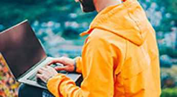 How Remote Workers and Digital Nomads Can Manage Metabolic Health While Traveling