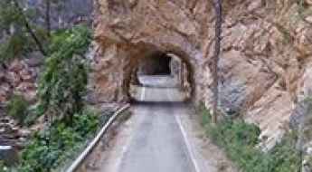 Pitarque canyon road