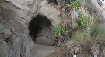 Waikawau Tunnel Beach