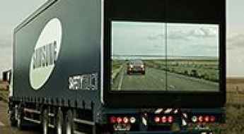 Samsung invents a screen on the back of trucks to show the road ahead