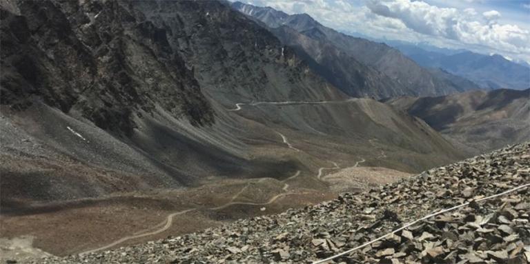 How to drive the extreme 2,461m climb to Chorbat La?