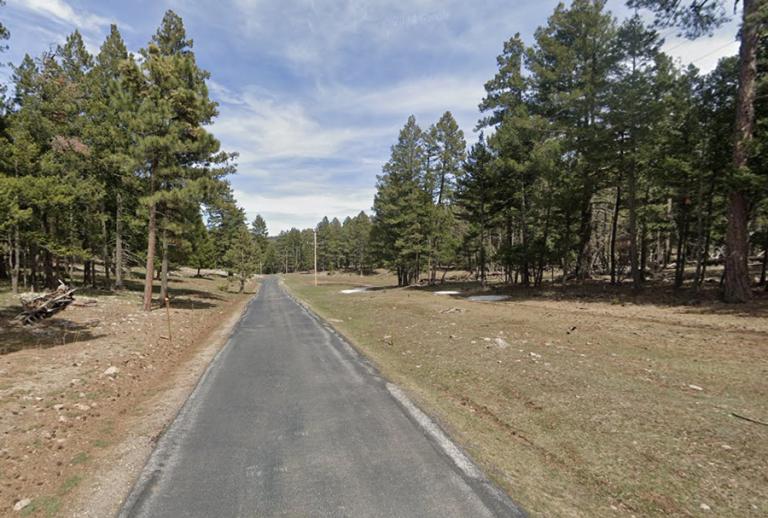 What are the driving conditions on the road to Apache Point Observatory?