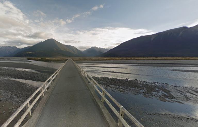 Driving the scenic Great Alpine Highway of New Zealand