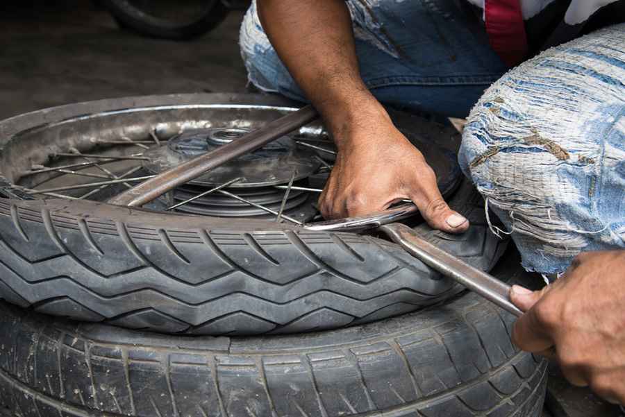 What Are the Signs of a Defective Motorcycle Tire?