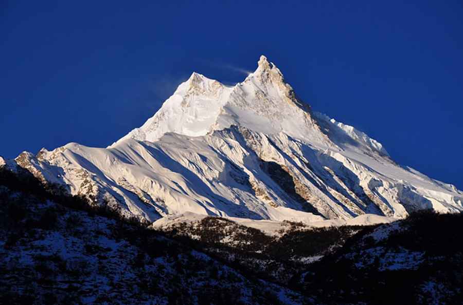 Manaslu vs Everest Base Camp Trek: A Comprehensive Comparison