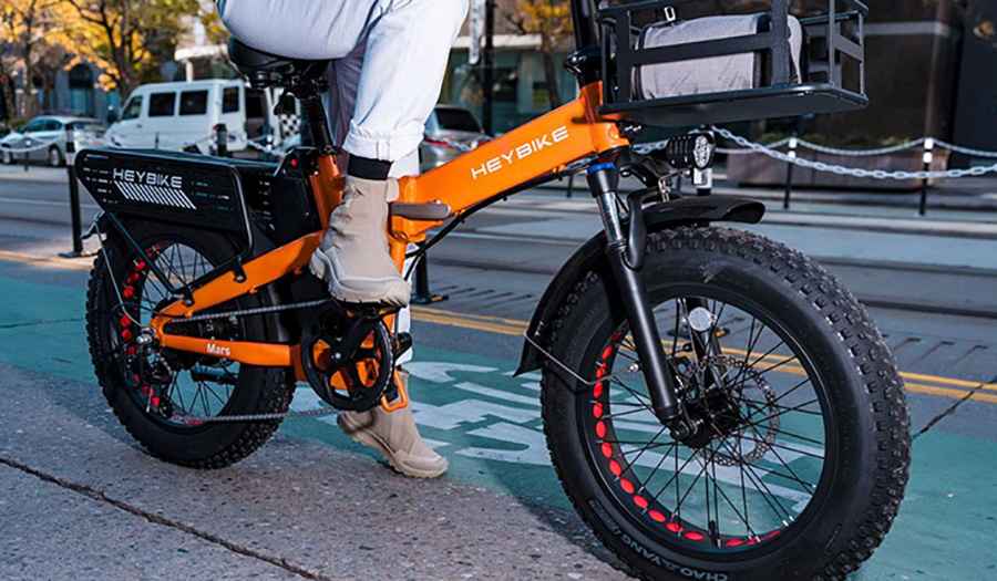 The Dos and Don’ts of Riding an Ebike Safely in Traffic
