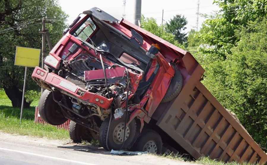 Key Tips for Collecting Evidence After an Amazon Truck Accident