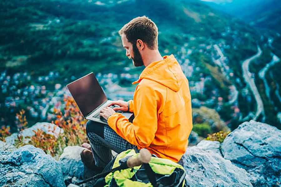 How Remote Workers and Digital Nomads Can Manage Metabolic Health While Traveling