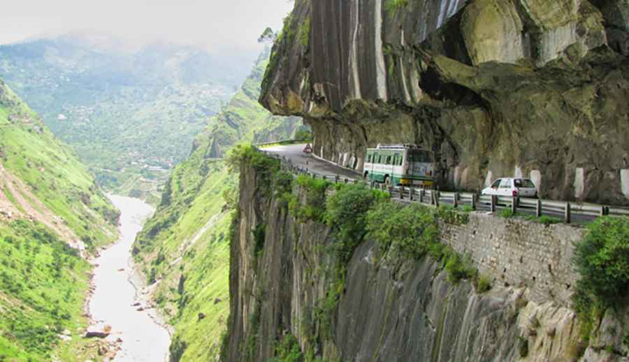 Who Is Liable for Car Accidents on Dangerous Roads?