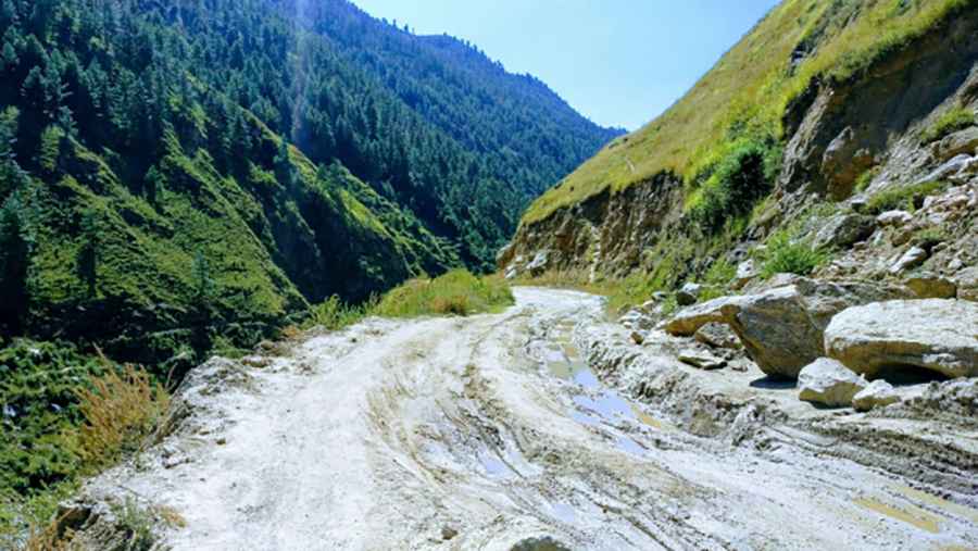 The Jeep Road to Salleri is How You Reach Everest Without Flying