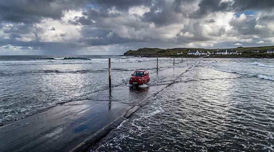 How to drive on periodically flooded roads?