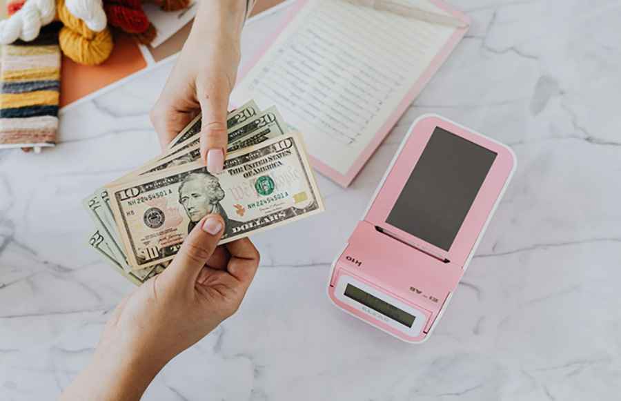 How to Manage Student Debt While Living Life on the Road