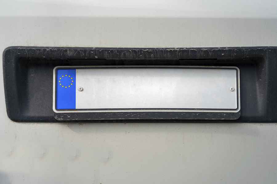 The practical advantages of choosing European license plate frames
