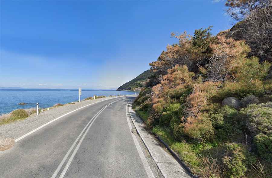 Road EO62 from Vathy to Karlovasi