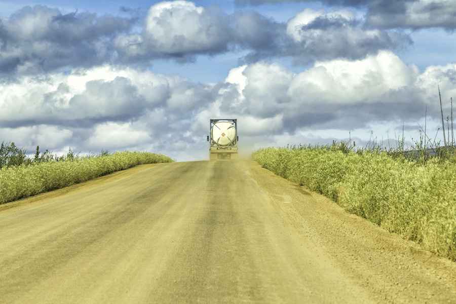 Truckers vs. The Dalton Highway: Alaska’s Most Isolated and Hazardous Road