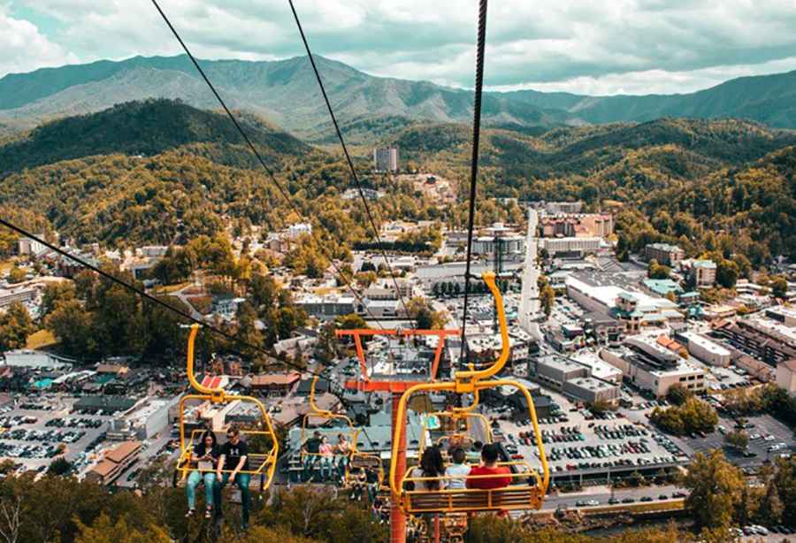 7 Smoky Mountain Attractions That Keep a Family Trip Interesting